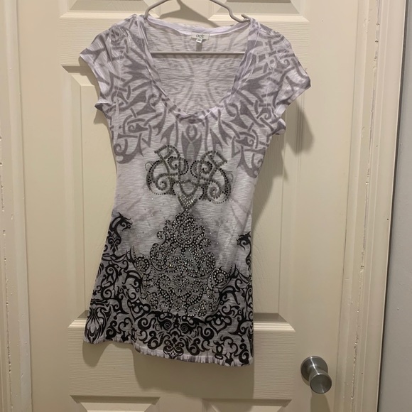 Tops - Gem pattern tshirt